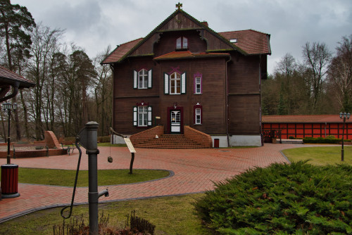 Das Jagdschloss befindet sich direkt am Schulzensee im Müritz-Nationalpark.